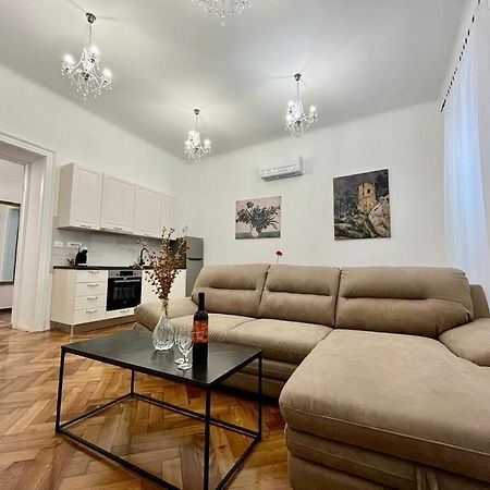 Lux Apartmans プーラ エクステリア 写真