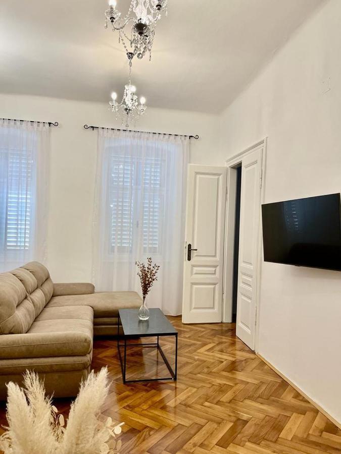 プーラLux Apartmansアパートメント エクステリア 写真