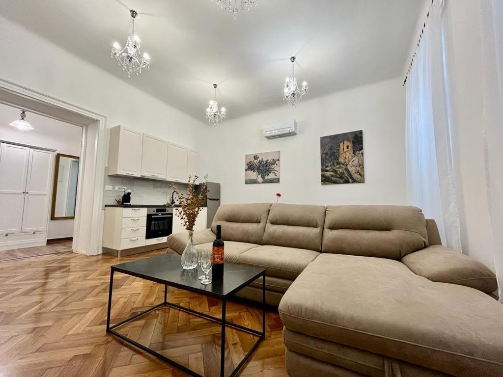 Lux Apartmans プーラ エクステリア 写真