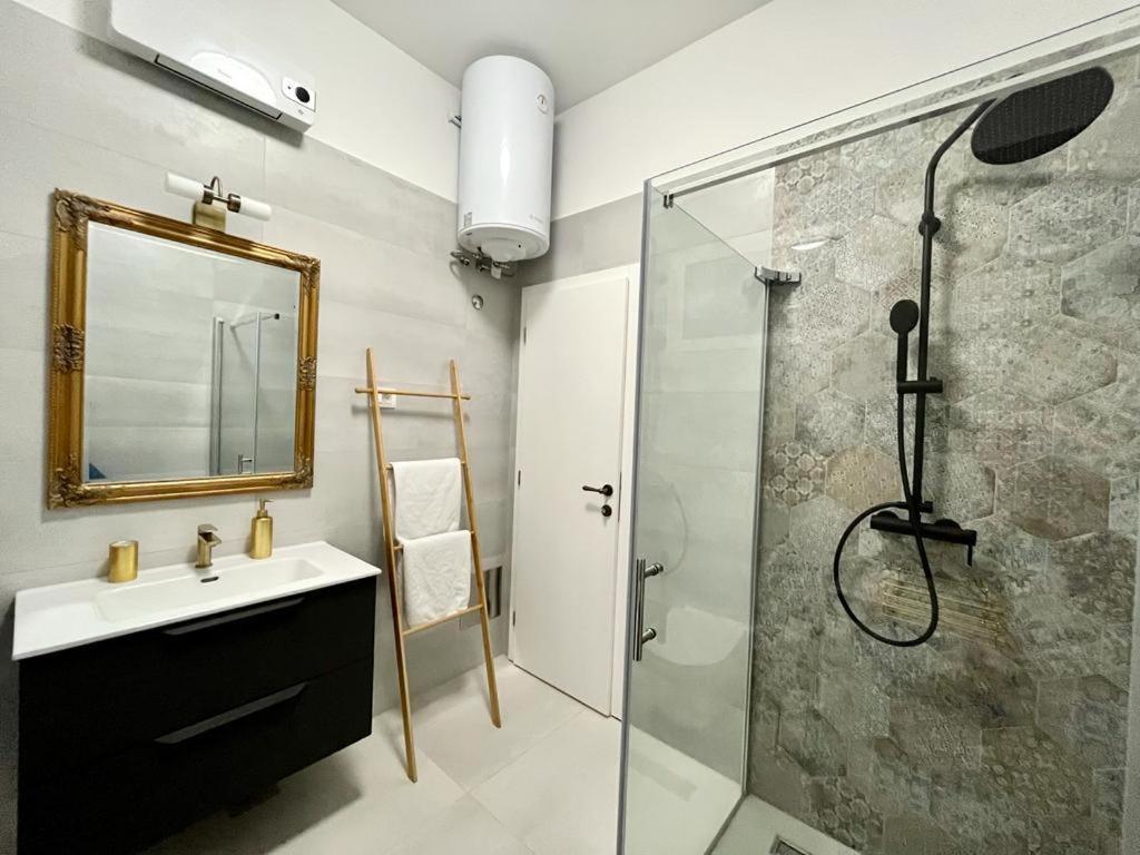 プーラLux Apartmansアパートメント エクステリア 写真