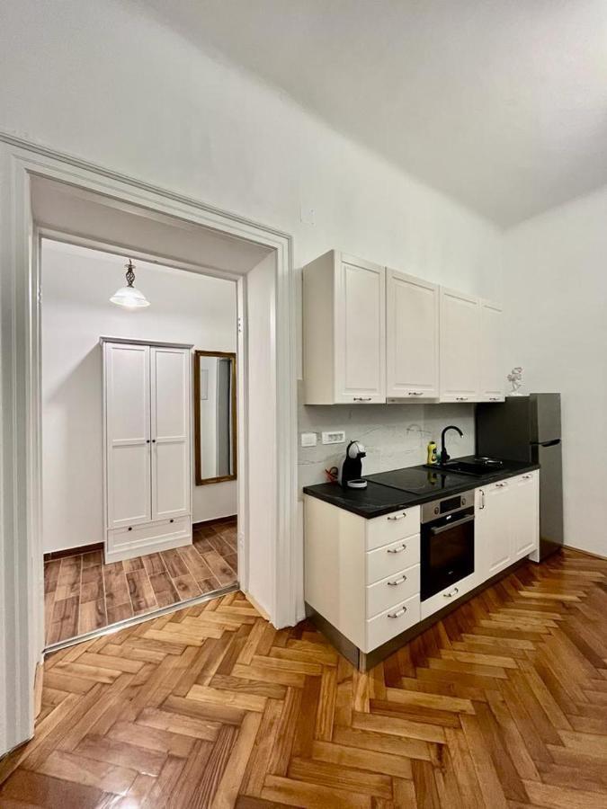 プーラLux Apartmansアパートメント エクステリア 写真