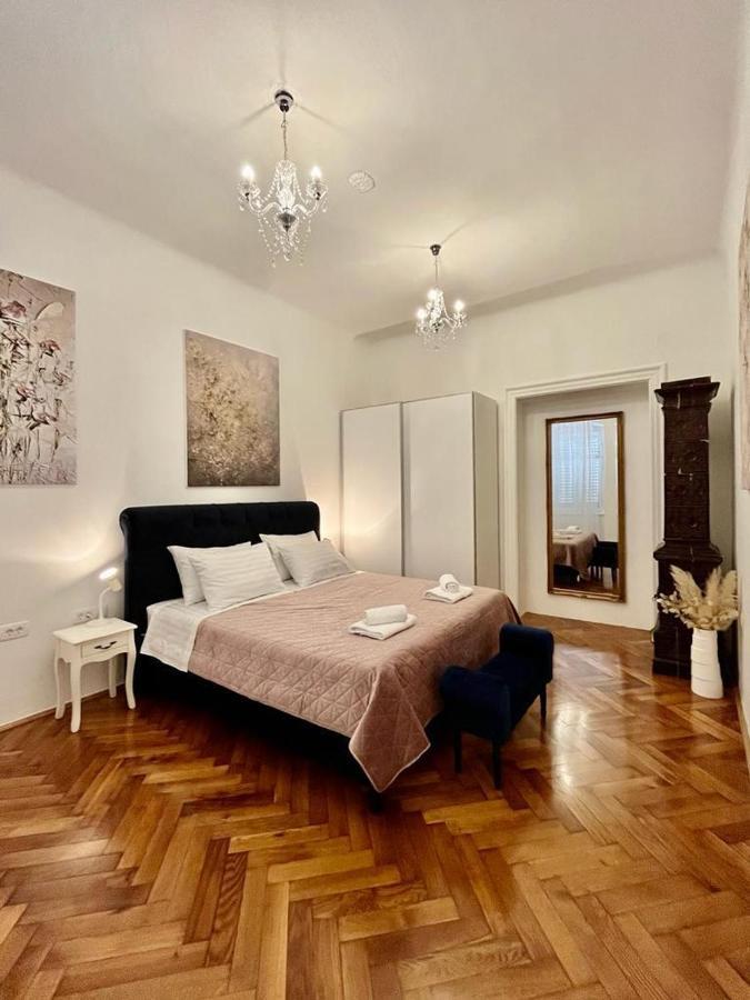 プーラLux Apartmansアパートメント エクステリア 写真